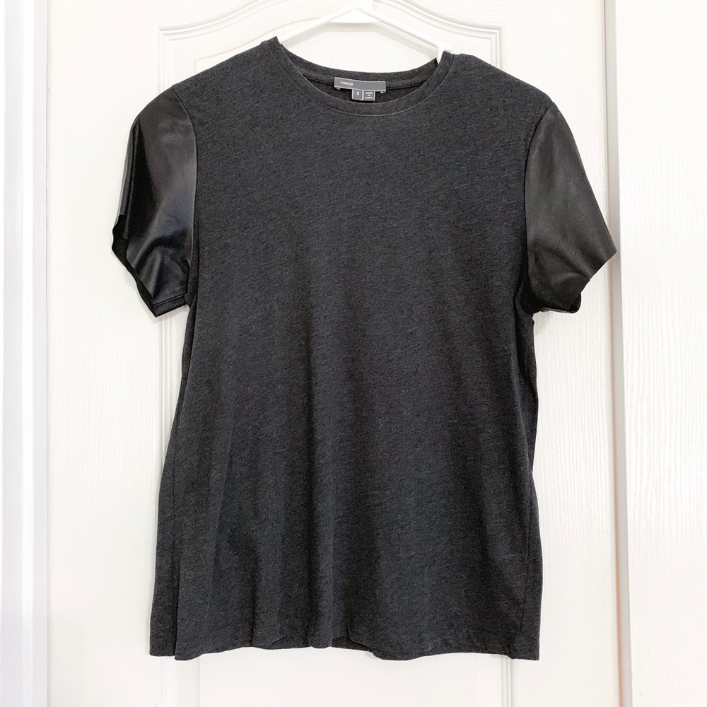 VINCE T-shirt with leather sleeve. Black, Small